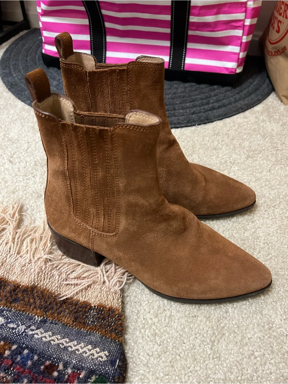 Banana Republic Leather Lined Chestnut Suede Chelsea Ankle Boots